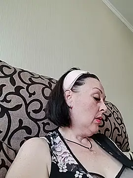 HelgaDennis online show from June 2026 04:00:02 PM