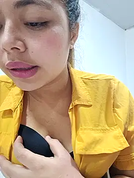 Snapshot of Yelii_ chatting on June 2026 08:42:02 PM Yelii online show from June 2026 08:42:02 PM