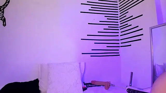 LindaCatalina  online show from May 2026 12:57:01 PM