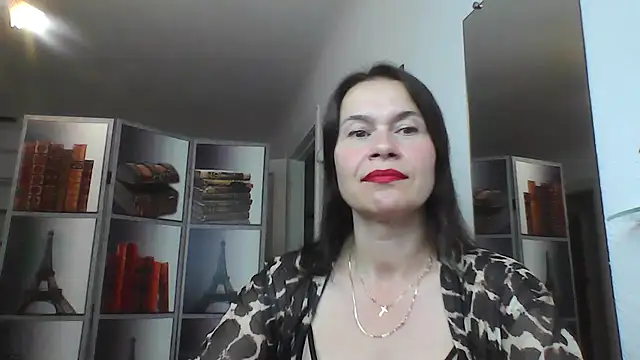 Selena Moo online show from July 2026 10:00:02 AM