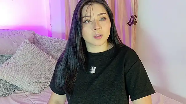 CamilaRougee online show from April 2026 01:56:01 PM