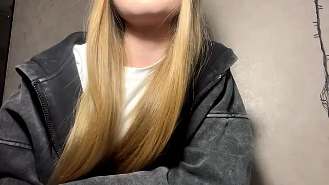 CarolineNine online show from April 2026 04:23:02 PM