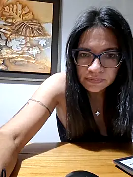 Gia-and-Lara online show from May 2026 11:33:01 PM