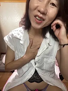 lilysister66 online show from April 2026 06:20:02 AM