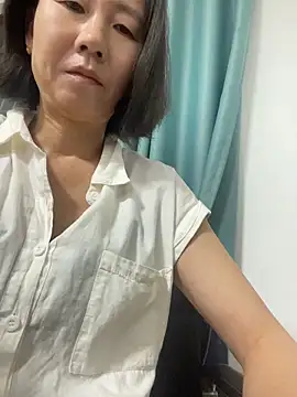 lilysister66 online show from June 2026 04:42:02 PM