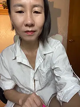 lilysister66 online show from June 2026 04:33:01 PM