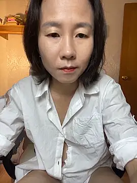 lilysister66 online show from June 2026 06:08:01 PM