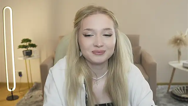 Snapshot of SeemaHornoff chatting on March 2026 03:02:01 PM SeemaHornoff online show from March 2026 03:02:01 PM