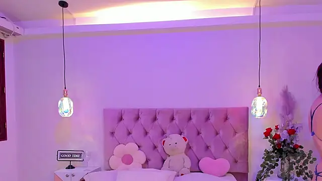 SofiaBloomm online show from May 2026 07:55:02 PM