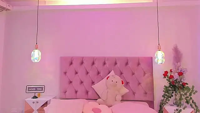 SofiaBloomm online show from May 2026 08:18:02 PM