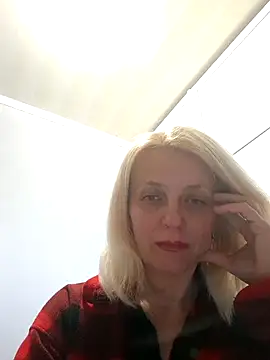 MiaLove183 online show from April 2026 01:13:02 PM
