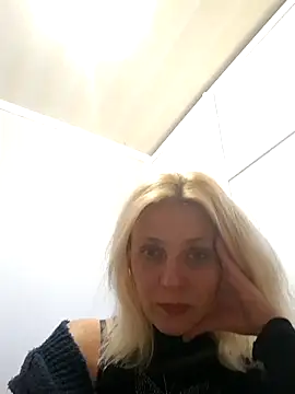 MiaLove183 online show from May 2026 01:51:02 PM