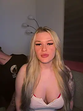 Snapshot of tiiffyy chatting on April 2026 07:42:01 PM tiiffyy online show from April 2026 07:42:01 PM