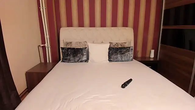 AshxleyPage online show from April 2026 08:10:01 PM