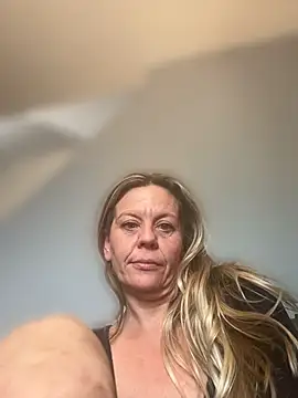 GwenWilde31 online show from June 2026 07:24:02 PM