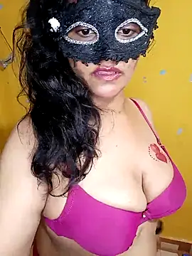 Snapshot of Crushme_cpl chatting on April 2026 02:15:02 AM Crushme cpl online show from April 2026 02:15:02 AM