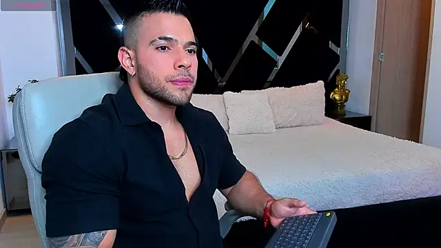 Raytorres online show from July 2026 11:19:02 PM