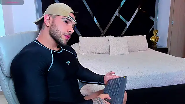 Raytorres online show from July 2026 09:02:01 PM