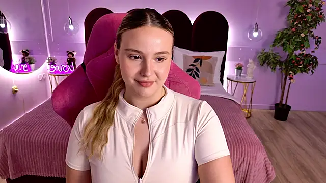 CharlotteAtwoood online show from June 2026 04:04:02 PM