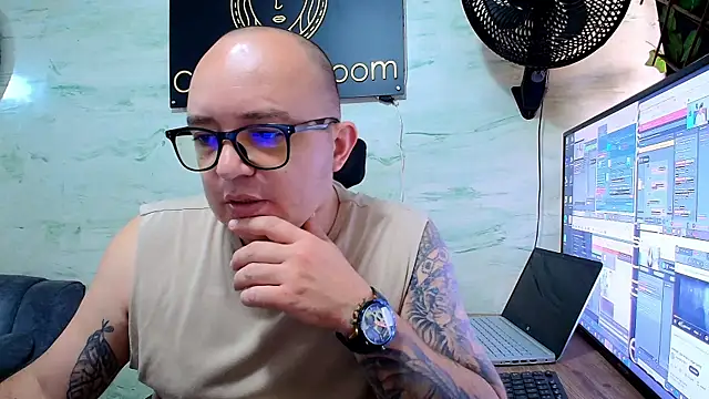 maximo daddy online show from May 2026 12:43:01 PM