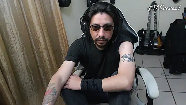 Snapshot of IASuarezV chatting on April 2026 11:32:01 AM IASuarezV online show from April 2026 11:32:01 AM