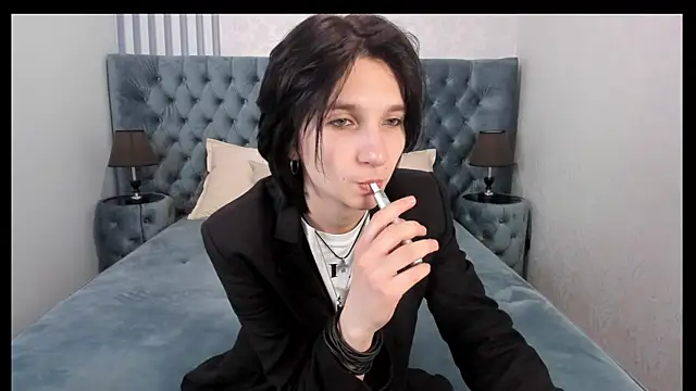 Snapshot of AdonBev chatting on May 2026 07:25:01 AM AdonBev online show from May 2026 07:25:01 AM