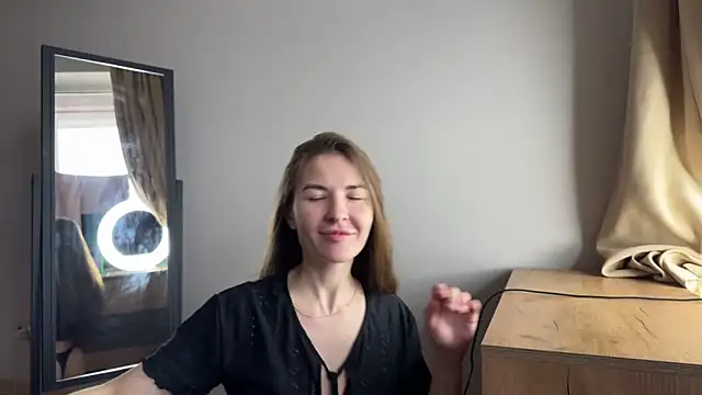 LauraJess  online show from April 2026 07:14:02 AM