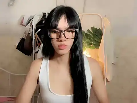 Leijona Milker online show from July 2026 08:43:02 AM