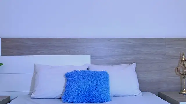 Elodie Laurent online show from March 2026 12:22:01 PM