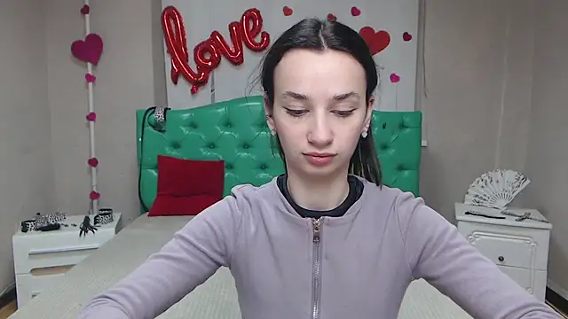 Je55icaBreeze online show from April 2026 05:05:01 AM