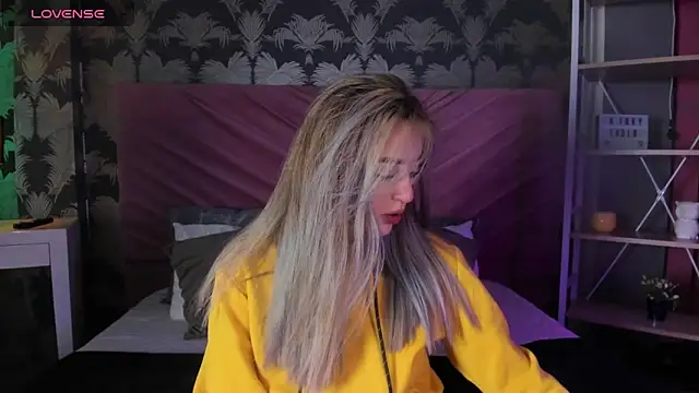 Snapshot of _mykinkydoll_ chatting on April 2026 10:01:02 PM mykinkydoll online show from April 2026 10:01:02 PM