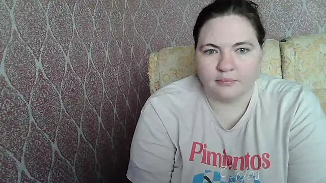 Snapshot of ElviraOreilllyX chatting on April 2026 12:00:02 PM ElviraOreilllyX online show from April 2026 12:00:02 PM