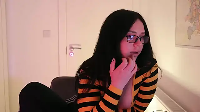 mira mmira online show from April 2026 09:01:01 PM