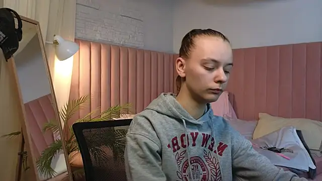 emma chaser online show from April 2026 01:32:01 AM