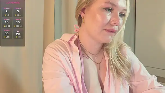 cutiejuliee online show from July 2026 08:38:01 PM