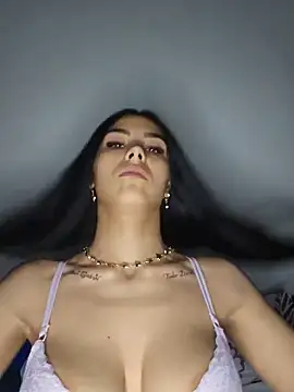 Crissdesire online show from May 2026 06:03:02 PM