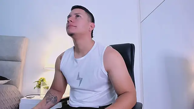 Chriss Diamond online show from July 2026 08:07:01 PM