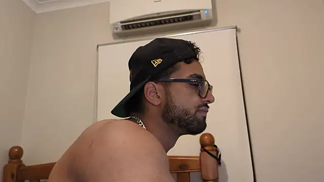 robin103666 online show from April 2026 02:47:02 PM