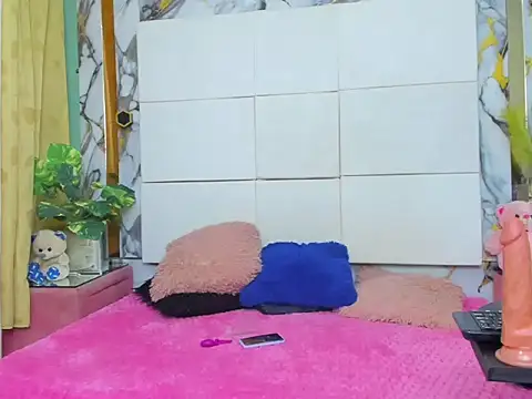 kloeMadels online show from May 2026 06:48:02 PM