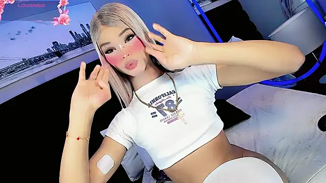 Kornylovee online show from July 2026 09:06:02 PM
