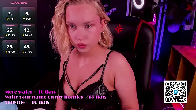 Snapshot of angelic_coy chatting on May 2026 10:53:02 AM angelic coy online show from May 2026 10:53:02 AM