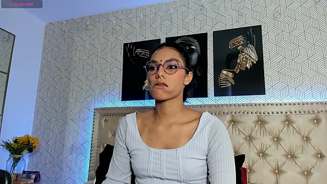 Snapshot of ValeAlvarez_ chatting on April 2026 06:09:02 PM ValeAlvarez online show from April 2026 06:09:02 PM