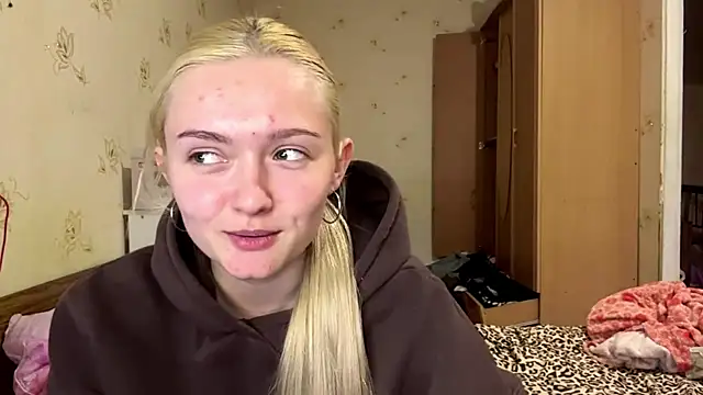 Sophia Blonde online show from April 2026 03:17:02 PM