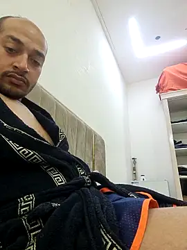 Snapshot of QueueedActivist chatting on April 2026 05:40:01 PM QueueedActivist online show from April 2026 05:40:01 PM