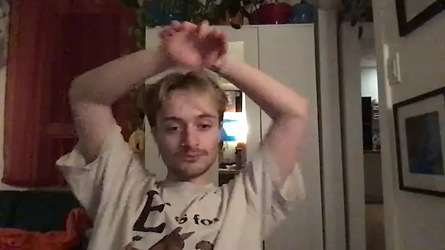 TwinkGaymer online show from March 2026 04:18:01 AM