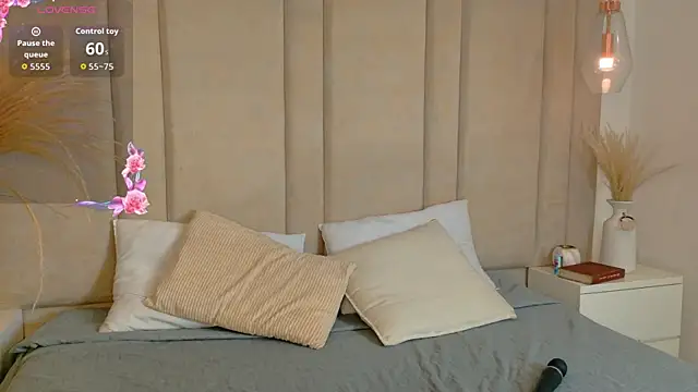 SarayCortez online show from June 2026 08:37:02 PM