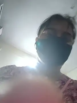 HeartlessGirl online show from May 2026 04:15:02 PM