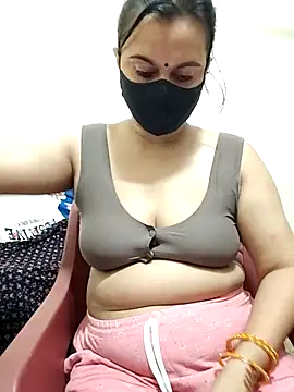 HeartlessGirl online show from May 2026 04:38:01 PM