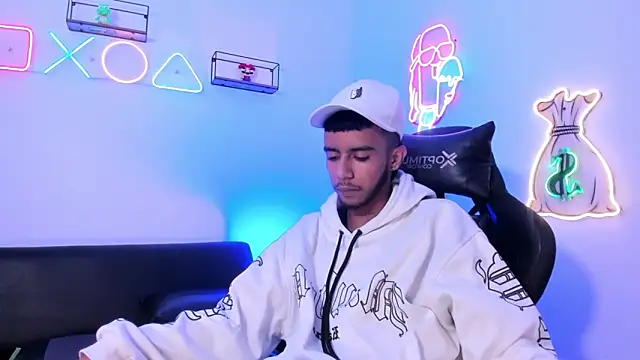 Red 4KT online show from March 2026 09:09:02 PM