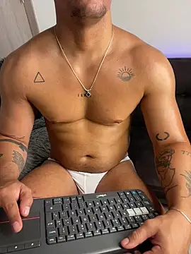 Snapshot of AndresFerro chatting on April 2026 07:00:02 PM AndresFerro online show from April 2026 07:00:02 PM